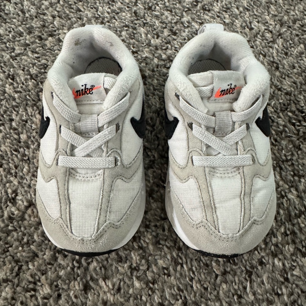 Nike Air Max Dawn, 6C Toddler Sneakers, Black White Light Bone - GUC
